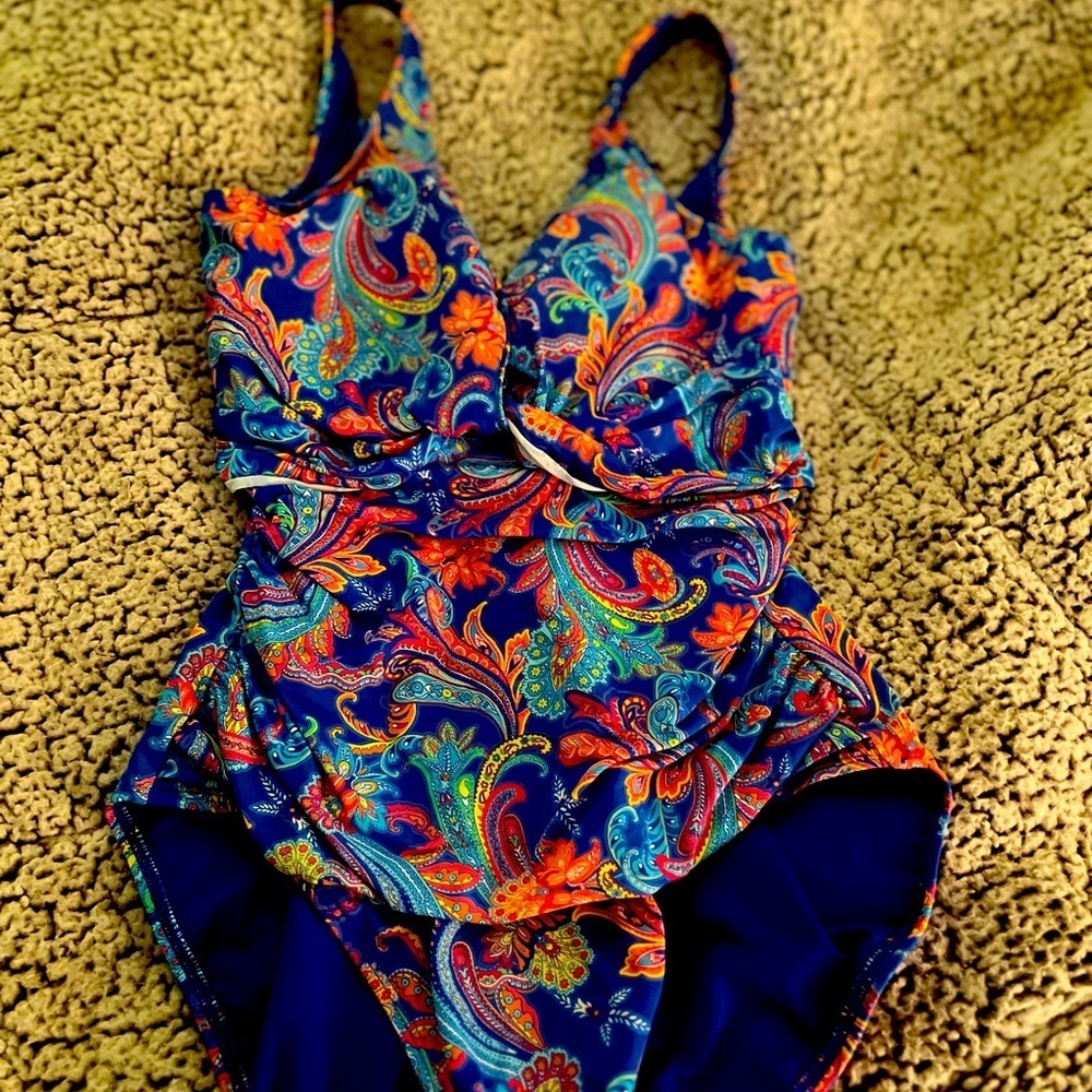 Lauren Ralph Lauren women’s one piece swimsuit.  Size 14